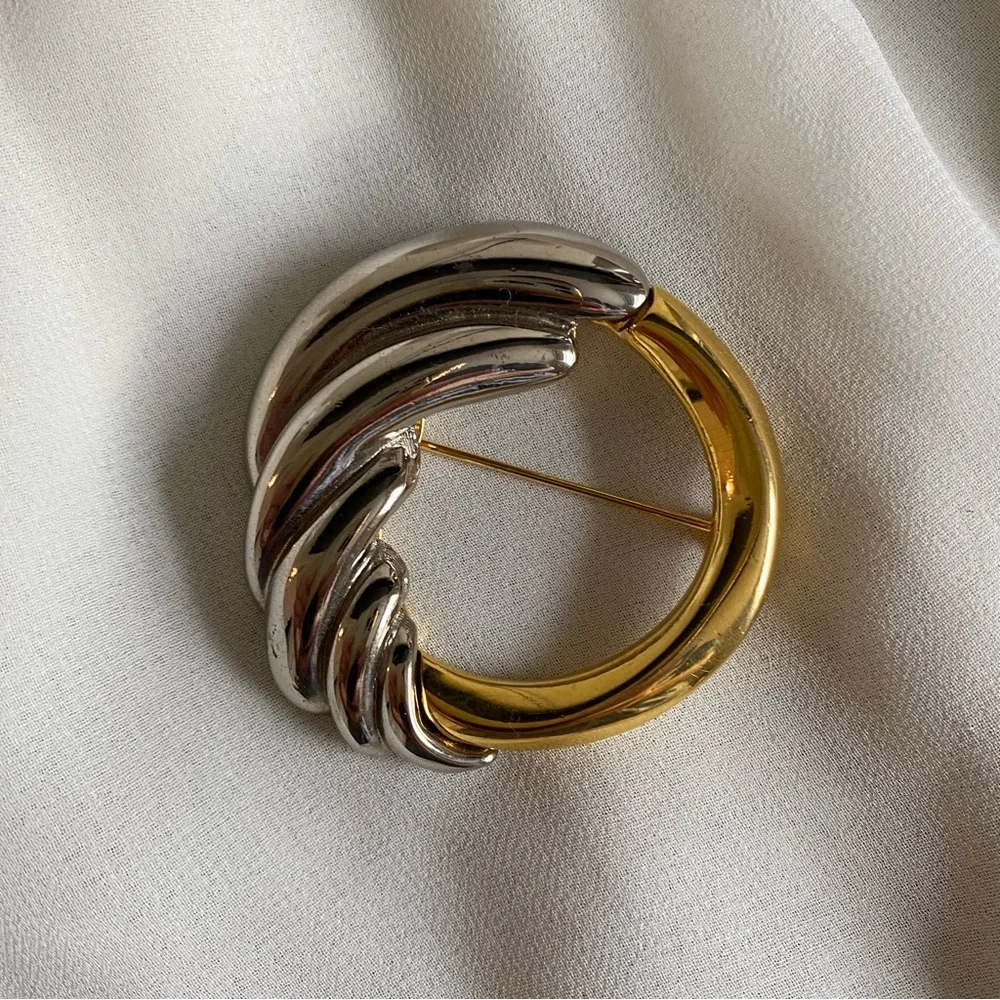 Vintage Two‑Tone Circle Brooch | Gold & Silver Textured Pin
